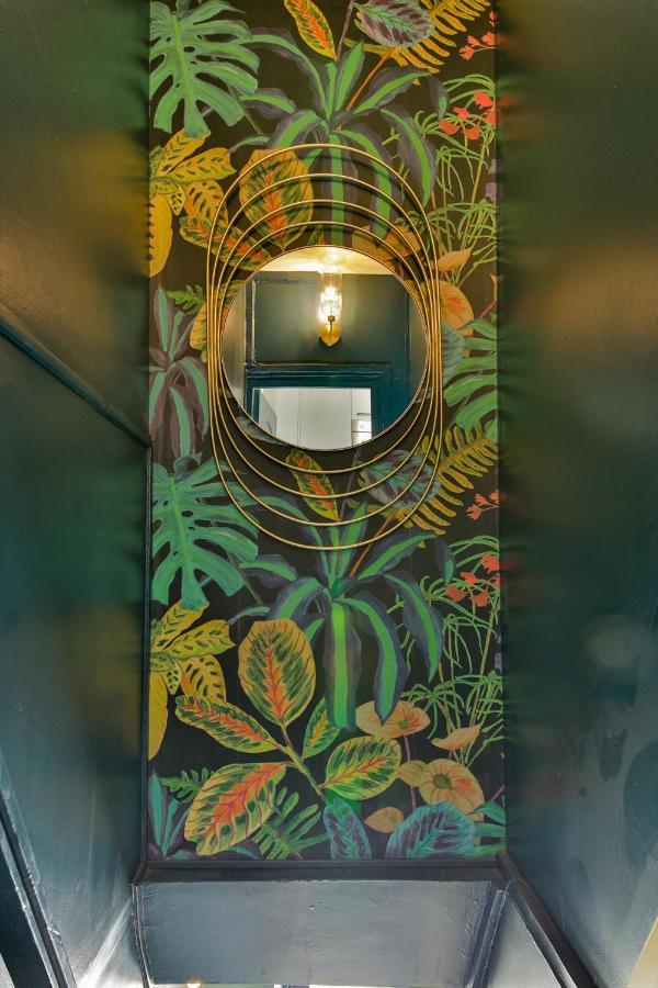 Appartement Independant Flat: Canal St Martin&trains Stations! Parijs
