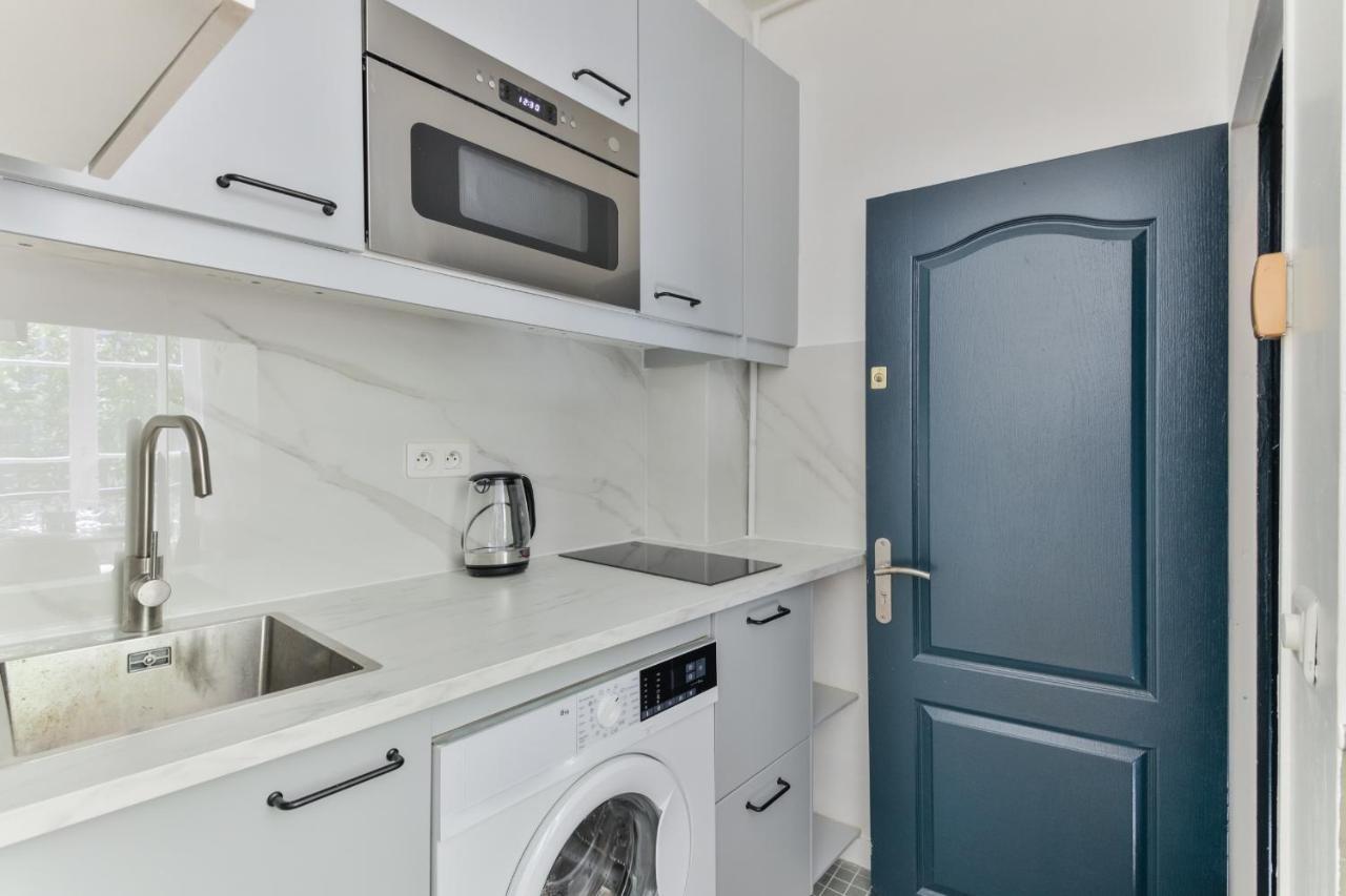 Independant Flat: Canal St Martin&trains Stations! * Parijs
